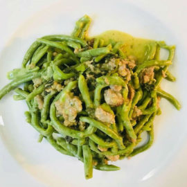 Strozzapreti verdi con spinaci e salsiccia